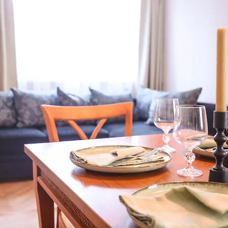 Sea Siren 1bd - Near Sea Garden, Free Garage & Ev Friendly *