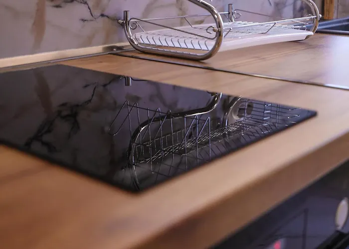 Sea Siren 1bd - Near Sea Garden, Free Garage & Ev Friendly *