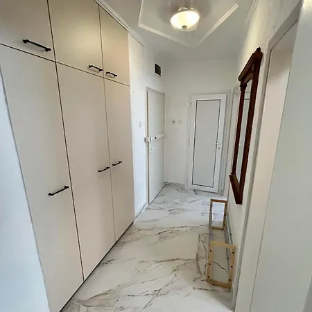 Sea Siren 1bd - Near Sea Garden, Free Garage & Ev Friendly Apartment