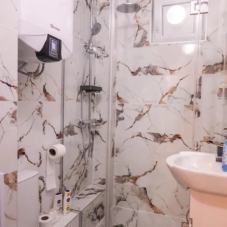 Sea Siren 1bd - Near Sea Garden, Free Garage & Ev Friendly Apartment *
