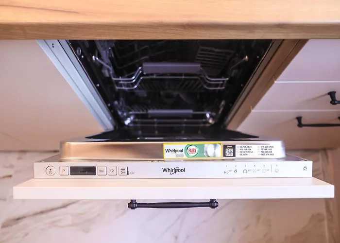 Sea Siren 1bd - Near Sea Garden, Free Garage & Ev Friendly