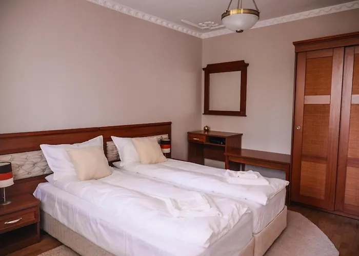 Sea Siren 1bd - Near Sea Garden, Free Garage & Ev Friendly