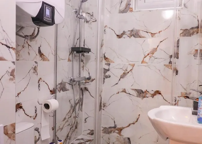 Sea Siren 1bd - Near Sea Garden, Free Garage & Ev Friendly Apartment *