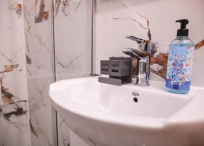 Sea Siren 1bd - Near Sea Garden, Free Garage & Ev Friendly *