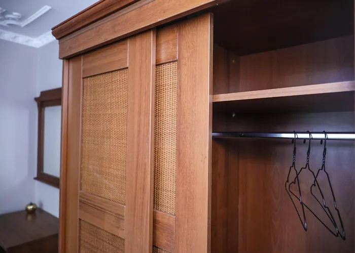 Sea Siren 1bd - Near Sea Garden, Free Garage & Ev Friendly Apartment *